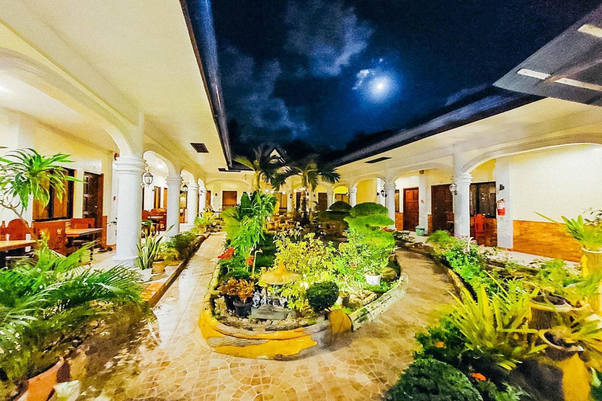 Mbg Travellers Inn Powered By Cocotel 公主港 外观 照片